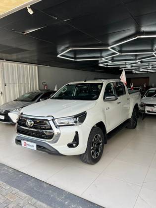 TOYOTA HILUX 2.8 D-4D TURBO DIESEL CD SRX 4X4 AUTOMÁTICO